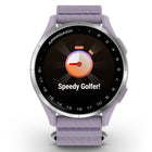 Garmin - Approche J1 Lunette en aluminium argenté avec bande en tissu ComfortFit lilas-Tenir le score: Enregistrez facilement les scores directement sur la montre Approach J1 après chaque trou