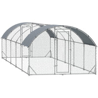PawHut - grande cage à poules en métal galvanisé - 9,2 pi × 31,2 pi × 6,5 pi-Le toit ombragé garde les animaux au frais, au sec, confortables et protégés de la pluie et des rayons UV 
