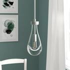 Hudson&Canal - Suspension Twyla de 12,7 cm de large avec abat-jour en verre, - Nickel brossé/transparent-Une finition en nickel brossé fabriquée à la main est appliquée à la base en métal et à la tige descendante
