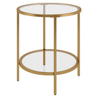 Hudson&Canal - Table d'appoint ron Sivil 50 cm de large avec étagère en verre - Laiton-La taille compacte est parfaite pour les petits espaces