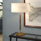Hudson&Canal - Lampe de table Simone 25" de hauteur, 2 lumières, avec abat-jour en tissu - Chêne rustique/laiton/blanc-Conçu pour deux ampoules à incandescence de 60 W - ampoules LED de 9 W, ampoules fluorescentes (CFL) de 13 W ou ampoules LED à ballast automatique de 9 W, ampoules à culot E26, ampoules non incluses