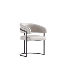 Manhattan Comfort - Chaise de salle à manger Augusta 23,6 po moderne en similicuir rembourré - gris clair-Chaise de salle à manger moderne avec dossier pour salle à manger et bureau à domicile