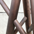 Decent Living - Porte-manteau en bois - Finition noyer sur frêne-8