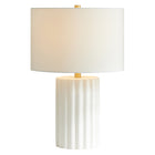 Hudson&Canal - Lampe de table haute Seren 23" avec abat-jour en tissu - Blanc mat/laiton/blanc-Associé à un abat-jour tambour en tissu blanc