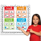 Teacher Created Resources - Tableau à 7 pochettes - 28 po x 28 po - Points peints en noir sur blanc-Le tableau de poche mesure 28 po x 28 po.