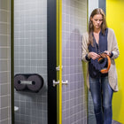 Tork - Distributeur double de papier hygiénique en rouleau jumbo -Design robuste avec mécanisme de verrouillage protégeant le rouleau et arrêtant le vol dans les environnements exigeants