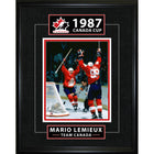 Frameworth - Mario Lemieux serie classique 1987 Coupe Canada but en or - impression encadree - 16" x 20"-Impression de hockey Equipe Canada sous licence officielle mettant en vedette l'iconique but en or de Mario Lemieux a la Coupe Canada 1987