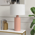 Hudson&Canal - Lampe de table Selina en céramique de 63 cm de haut avec abat-jour en tissu - Rose poudré/blanc-Conçu pour une ampoule à incandescence de 60 W - ampoule LED de 9 W, ampoule fluorescente (CFL) de 13 W ou ampoule LED à ballast automatique de 9 W, ampoule à culot E26, ampoule non incluse