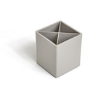 Porte-crayon divisé en plastique TRU RED, gris-Fabriqué avec un plastique plus durable, ce porte-crayon au fini gris mat peut être utilisé seul ou combiné avec d’autres accessoires assortis.