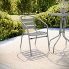 Chaise de restaurant empilable en métal à lattes en aluminium, argenté (TLH-017C-GG)-S'empile jusqu'à 22 chaises de hauteur
