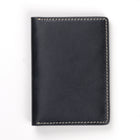 Decent Living - Étui à passeport en cuir - Noir-Matière : Cuir véritable pleine fleur pour une qualité et une sophistication durables