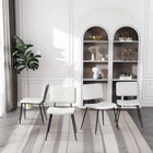 Homy Casa - Chaise de salle à manger moderne rembourrée - Tissu Beige Ivoire avec pieds en métal noir - Paquet de 4-Siège Spacieux : Le siège mesure 17,7" en profondeur et 16,5" en largeur, offrant un espace suffisant.