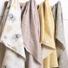 Gerber Childrenswear - Couverture de réception en flanelle - Animaux + Géo - Lot de 4-Nos essentiels ont été certifiés indépendamment STANDARD 100 by OEKO-TEX  afin que vous n'ayez pas à vous soucier des substances nocives