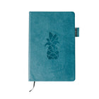 Wamaco - Collection Essential Planning Ananas - Agenda non daté bleu sarcelle, autocollants et stylo-Polyvalent - Cette collection peut aider n'importe qui à organiser ses journées. Elle offre un espace pour les plans de repas, les budgets et les listes de courses, tout en permettant de se concentrer sur ses réussites.