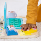 Melissa & Doug, Tableau d'activités en bois Bureau pour travailler et jouer, jouet sensoriel pour bébés et tout-petits -6