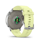 Garmin - Venu 4 – 45 mm, Argent avec bande en silicone Citron-Utilité quotidienne: Une lampe de poche LED brillante offre un éclairage pratique lorsque vous en avez besoin. Passez et recevez des appels téléphoniques depuis votre poignet lorsque votre montre est jumelée à votre smartphone. Vous pouvez même contrôler les fonctions de la montre avec des commandes vocales — ou utiliser l'assistant vocal de votre smartphone pour répondre aux messages texte et plus encore