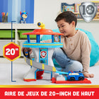 PAW Patrol - Tour de contrôle avec lanceur de voitures miniatures-Qg dans la tour : placez-vous devant le panneau de contrôle et sélectionnez l'une des 3 cartes de mission double face, puis regardez l'une des 3 cartes périscope double face dans le périscope de la tour pour choisir votre mission.