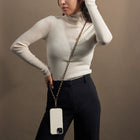 Evry - Chaîne métallique universelle et sangle de téléphone en cuir végétalien pour porter en bandoulière - noir et or-Vient avec une plaque