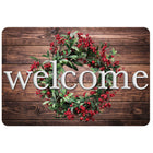 Ashley Productions - The Original Fun Mat - Tapis de Bienvenue - 15 -5" x 23 -5" - Couronne de Baies d'Hiver en Bois Rustique de Bienvenue-Mesure et design : Le tapis de bienvenue en bois rustique avec couronne de baies d'hiver mesure 15,5 po x 23,5 po.