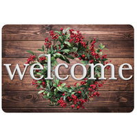 Ashley Productions - The Original Fun Mat - Tapis de Bienvenue - 15 -5" x 23 -5" - Couronne de Baies d'Hiver en Bois Rustique de Bienvenue-Mesure et design : Le tapis de bienvenue en bois rustique avec couronne de baies d'hiver mesure 15,5 po x 23,5 po.