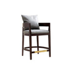 Manhattan Comfort - Tabouret de comptoir ritz 22" style milieu du siècle moderne, revêtement en similicuir gris et noyer foncé-Comprend 1 dossier d’oreiller amovible