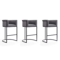 Manhattan Comfort - Cosmopolitan tabouret de bar moderne du milieu du siècle de 23,7 po en similicuir gris et noir, lot de 3-Tabouret de bar moderne du milieu du siècle avec banquette arrière parfait pour un bar et une cuisine. Ensemble de 3