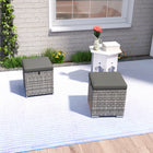 Outsunny - Lot de 2 poufs d’extérieur en osier avec rangement, gris foncé-Coussins avec rembourrage doux pour un confort optimal, avec bandes élastiques pour la fixation  