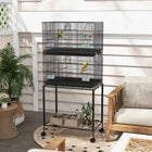 PawHut - Cage à oiseaux 65 po H avec plateau amovible, grille inférieure, perchoirs en bois, balançoire-Elle est livrée avec quatre perchoirs en bois et quatre mangeoires en plastique, une balançoire colorée et une échelle. 