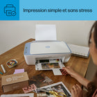 HP - Imprimante tout-en-un DeskJet 2842e avec 6 mois d'abonnement Instant Ink - Skyride-Conception compacte et durable: Conçue pour s'adapter à n'importe quelle maison, avec au moins 60 % de plastique recyclé