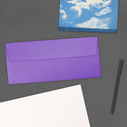 JAM Paper Enveloppes livret Brite Hue en pap. rec. avec ferm. gom., 4 1/8 x 9 1/2 po, violet, 1000/paquet-Ouverture : livret