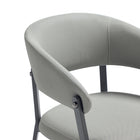 Manhattan Comfort - Chaise de salle à manger moderne Belle 22,4 po en similicuir texturé - Gris pierre-Le dossier incurvé enveloppant ouvert offre un soutien ergonomique