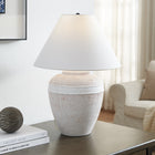 Hudson&Canal - Lampe de table en céramique Chiara de 58 cm de haut avec abat-jour en tissu - Blanc terre cuite/blanc-Une finition artisanale en terre cuite blanche est appliquée sur la base ronde en céramique
