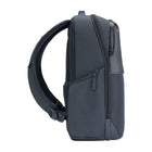 Incase - A.R.C. Sac à dos - Marine-Le compartiment rembourré pour ordinateur portable doublé de fausse fourrure peut contenir un MacBook jusqu'à 16 pouces et un iPad jusqu'à 12,9 pouces