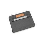 PKG Wellington - Étui Accordéon Avec Sangle 14 po - gris-Poche avant zippée extérieure extensible avec effet de pincement pour ranger vos objets les plus volumineux. Avec une poche arrière zippée extérieure pour les petits objets