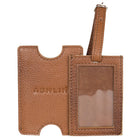 Designer Ashlin  Étiquette d'identification de sécurité de sac de Seattle  Cuir de vachette grainé  British Tan-Le rabat couvert est idéal pour dissimuler votre iD lorsque vous voyagez.