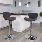 Tabouret de bar contemporain à hauteur réglable en tissu charbon avec dossier courbé et base en chrome-Le siège s'ajuste de la hauteur du comptoir à la hauteur de la barre