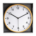 Gry Mattr - Horloge contemporaine silencieuse en plastique de 12 po - Effet grain de bois-Prêt à accrocher