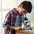 Ens microscope MicroProMC Educational InsightsMD-Comprend des réglages de puissance de 50x à 600x qui offrent aux utilisateurs des visionnements précis, et nécessite 2 piles AA pour la lumière (en sus)