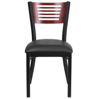 Chaise de restaurant de la série HERCULES en métal noir avec dossier à lattes - dossier en bois d'acajou et siège en vinyle noir-Ensemble de 2 chaises de salle à manger en métal