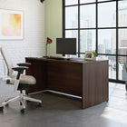 Sauder 59"W La Collection Affirm Bureau - Finition Noble Elm-La surface en mélamine est résistante à la chaleur, aux taches et aux rayures