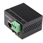 StarTech - Industrial Fibre to Ethernet Media Converter - 100Mbps SFP to RJ45/Cat6-FORMAT COMPACT + ENTRÉE FLEXIBLE : ce mini convertisseur fibre RJ45 étend et convertit la fibre 100 Mbps en cuivre RJ45 Ethernet; alim 18-36V CA /12-56V CC pour solaire, automobile et ferroviaire