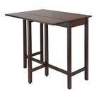 Winsome – Table haute à rallonge repliable de la collection Lynnwood, noyer antique-Cette table haute polyvalente est utile et peu encombrante. L’abattant vous permet d’économiser de l’espace ou de bénéficier d’un plateau de plus grande dimension au besoin. Lorsqu’utilisée à sa pleine grandeur : 35,43 haut. x 39,37 larg. x 30 prof. (po); lorsque la rallonge est repliée : 35,43 haut. x 39,37 larg. x 20,70 prof. (po); rallonge repliable : 39,37 larg. x 10,31 prof. po. Faite d’un bois robuste avec un fini coul