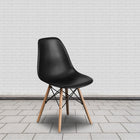 Flash Furniture - 2 pièces Chaise de la série Elon en plastique noir avec pattes en bois-Pattes en bois avec renforts en métal