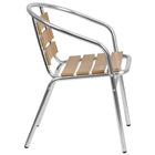Chaise empilable de restaurant commerciale d'intérieur-extérieur en aluminium avec dossier à trois lattes en faux teck-Dossier à trois lattes en faux teck