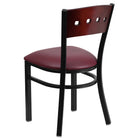 Chaise de restaurant de la série HERCULES en métal noir - dossier en bois d'acajou, siège en vinyle bourgogne-Siège rembourré de 2.5 po en mousse épaisse