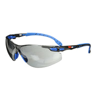 3M Solus Protective Eyewear 1000 Series with Scotchgard Anti-Fog Lens - Grey-Scotchgard Anti-Fog Coating lasts longer than traditional anti-fog coatings, helping to increase eyewear performance in wet and steamy environments